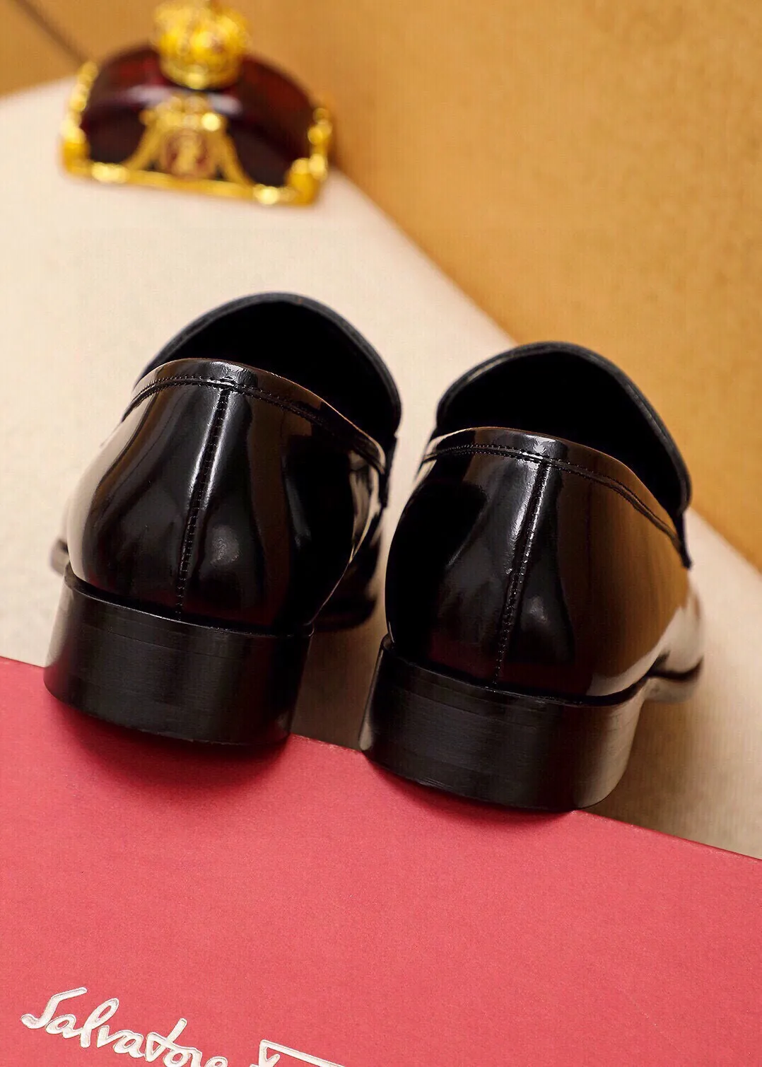 Men's shoes 💰520 💐 Product trademark: Ferragamo "Ferragamo" casual leather shoes Regular size: 38-44 (45🉑️customized) Product materials: Selected imported first-layer open-edge beaded cowhide upper + original hardware buckle, imported water-dyed cowhide leather lining. Strong three-dimensional visual effect, combined outsole Color: 3⃣️colors available